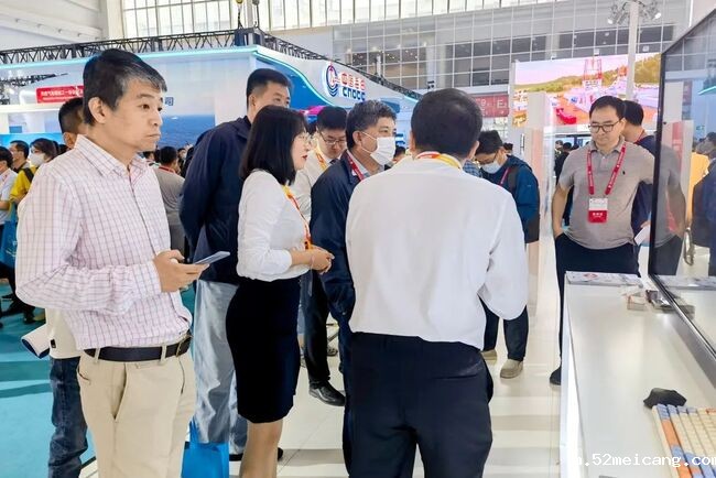 中国工程院院士刘合莅临捷瑞数字cippe展位参观指导